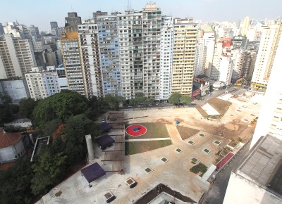 <b>BOM, BONITO E CARO:</b> A reforma da praa Roosevelt, no centro de So Paulo, que ser concluda em setembro, vai custar quase o dobro do preo que consta do contrato