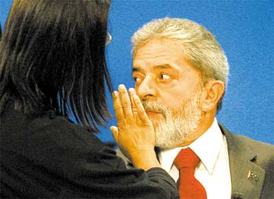 Luiz Incio Lula da Silva recebe maquiagem antes do debate de ontem  Presidncia