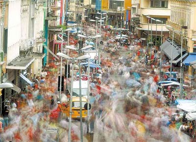 CORRENTEZA<br>Movimento na 25 de Maro, rua que concentra comrcio popular em SP