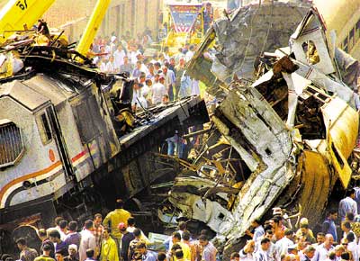 Dois trens de passageiros que colidiram na estao de Qalyoub (20 km ao norte do Cairo, capital do Egito), matando pelo menos 58 pessoas