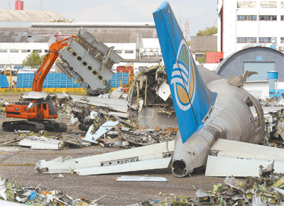 <b>PICOTADO:</b> Um Airbus A-300 da Vasp  desmontado no aeroporto de Congonhas (SP)
