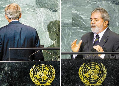 O presidente dos EUA, George W. Bush, deixa a tribuna aps seu ltimo discurso na ONU; Lula criticou a desregulamentao do mercado