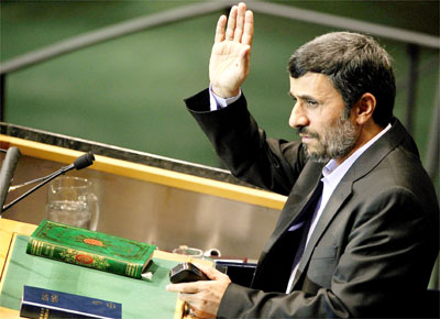 O presidente Mahmoud Ahmadinejad, do Ir, sugeriu na ONU que os EUA planejaram o 11/9 e fez delegao americana deixar assembleia