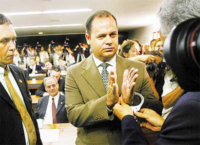 O advogado do PCC Srgio Weslei da Cunha  preso na CPI do Trfico de Armas aps insinuar que a Cmara  uma escola de malandros