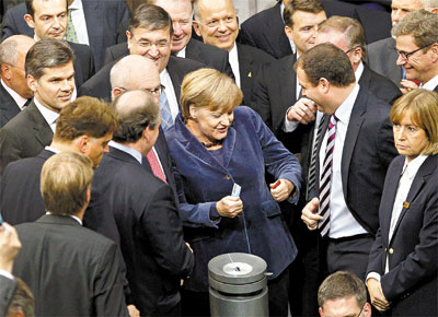<b>DANA EUROPEIA</b> Angela Merkel em votao do aumento do pacote de resgate no Parlamento alemo