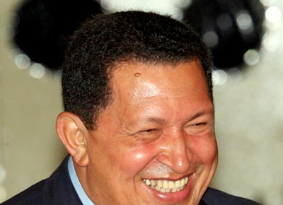 O presidente da Venezuela, Hugo Chvez, d entrevista em Recife, onde seu colega Lula o chamou de 'ex-guerrilheiro'