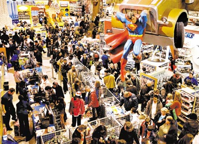 Consumidores lotam loja de brinquedos de Nova York na 'Black Friday', que tem grandes descontos e  considerada termmetro para o Natal