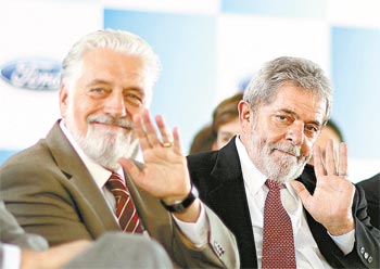 Lula lembra investimento de R$ 4 bi da Ford no Brasil e ironiza: 'outra  década